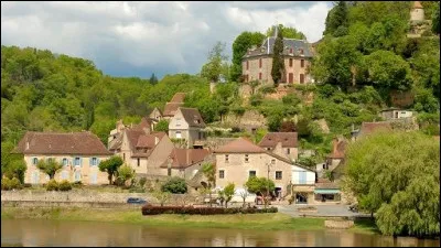 Un petit village fortifié et fleuri, au confluent de la Dordogne et de la Vézère. Une homogénéité architecturale, des maisons qui bordent les remparts, deux portes, c'est...