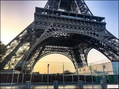 En quelle année la tour Eiffel a-t-elle été construite ?