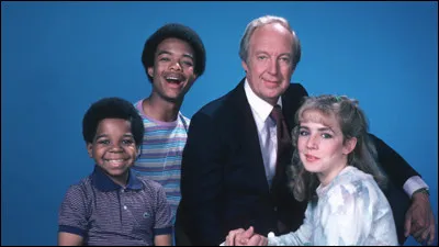 Complète ce duo : Arnold et...