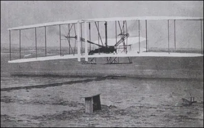 En quelle ann&eacute;e les fr&egrave;res Wright ont-ils effectu&eacute; leur premier vol motoris&eacute; ?