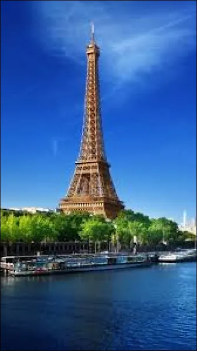 Dans quel arrondissement de Paris cette magnifique tour est-elle située ?