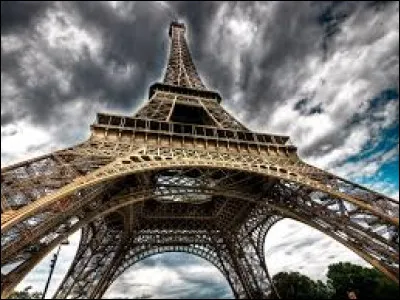 Combien la tour Eiffel pèse-t-elle ?