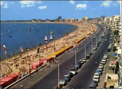 Ville très populaire et très touristique, on peut y voir son remblai.