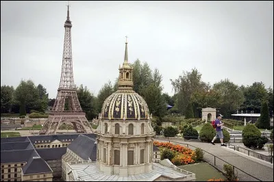 Connais-tu France Miniature ?Comment faire le tour de France en moins d'un apr&egrave;s-midi ? En visitant le mus&eacute;e France Miniature. Comme son nom l'indique, le site accueille une reproduction du pays en version miniature. On peut ainsi passer de la Tour Eiffel &agrave; l'Arc de Triomphe en une enjamb&eacute;e, avant de se balader du c&ocirc;t&eacute; du Mont Saint-Michel, visiter (vue de haut) le ch&acirc;teau de Chambord et bien d'autres monuments historiques.