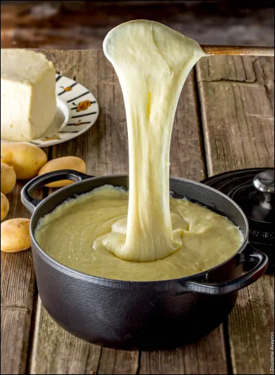 Cette spécialité d'Auvergne est faite à base de tome fraîche, connaissez-vous son nom ?