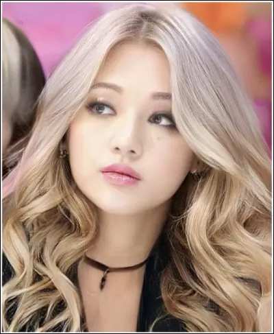 Un filtre féminin a été rajouté à cette photo, qui est donc cette idole ?