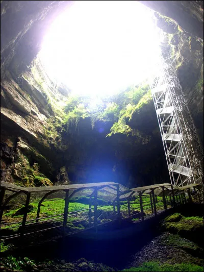 Dans quelle région se trouve le gouffre de Padirac ?