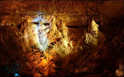 Dans quelle région se trouve le gouffre de Poudrey ?
