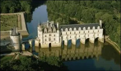 Notre tour de France touristique devait passer par les châteaux de la Loire !
Quel cours d'eau devez-vous suivre pour trouver le château de Chenonceau ?