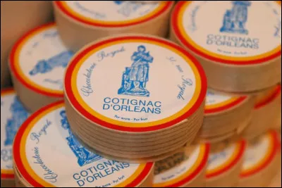 Autrefois vendu pour réguler les problèmes digestifs, le Cotignac est devenu une gourmandise présente dans toutes les bonnes confiseries orléanaises. C'est une friandise composée d'une gelée de fruit. Quel est ce fruit ?