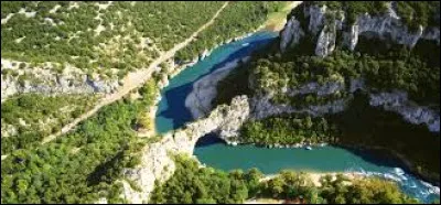 Gorges de l'Ardèche. Non loin de Bidon, mais franchement, ça ne l'est pas ! Pas un nuage à l'horizon...