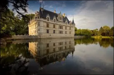 Château d'Azay-le-Rideau. Expression ultime de la Renaissance. Voile de nacre sur voile d'eau... Mais après la visite ?