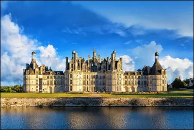 À combien estime-t-on le nombre de visiteurs au château de Chambord en 2019 ?