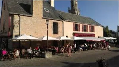 Une petite faim ? Allez manger au :