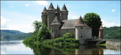 Ceci est un château fort du XIIIᵉ siècle. C'est le...