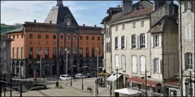 Cette ville est la préfecture du Cantal. Comment s'appelle-t-elle ?