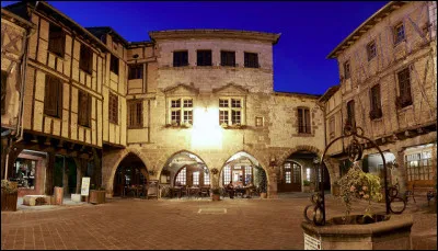 En surplomb de la vallée de la Vère, c'est une bastide albigeoise fondée par le comte de Toulouse Raymond VII. Il s'agit de Castelnau-de-Montmiral qui se situe dans le...