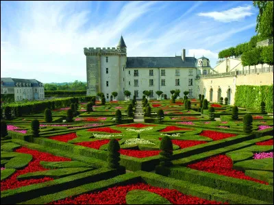 Villandry est le dernier des grands châteaux édifiés dans le Val de Loire à la Renaissance. Quelle phrase est fausse à son sujet ?