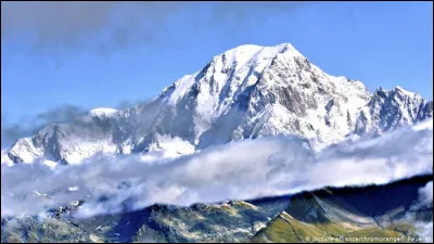 Des heures de voiture vous attendent, à présent. Mais lorsque vous arrivez à Chamonix, vous n'êtes pas déçu car vous pourrez aller skier sur le Mont Blanc.