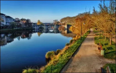 Cette fois-ci, vous vous rendez à Limoges. Vous irez à l'hôtel Novotel. Le lac qui se trouve près de l'hôtel n'est autre que le lac Uzurat.