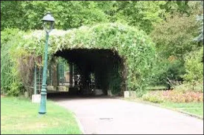 Le plus ancien jardin public de la ville est le Jardin anglais, premier parc public classé « jardin remarquable ». Quand a-t-il été aménagé ?