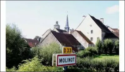 Nous sommes dans l'ancienne r&eacute;gion Bourgogne &agrave; l'entr&eacute;e de Molinot. Nous nous trouvons dans le d&eacute;partement ...