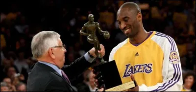 Les Lakers sont l'équipe dont les joueurs ont gagné le plus de fois le trophée, avec 8 trophées de MVP remportés sous leurs couleurs.
