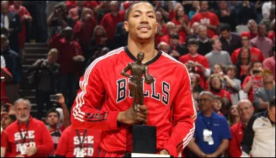 Le plus jeune joueur de l'histoire à avoir remporté un trophée de MVP est Derrick Rose lors de la saison 2010-11.