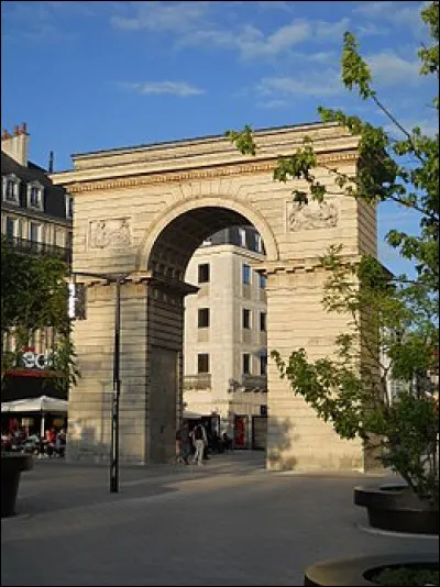 La porte Guillaume est un monument de Dijon.