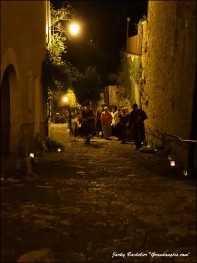 Ainsi, ne loupez-pas l'événement "Lumières ..." qui se tiendra (sous toutes réserves) le 18 juillet prochain !