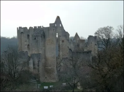 Toujours en pierre, le 1er château est construit entre 975-1020 par Gislebert. Qui était-il ?