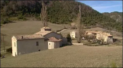 La commune de Rochefourchat est située à 30 kilomètres au nord-ouest de La Motte-Chalancon et à 90 km de Carpentras. Savez-vous dans quel département la commune se trouve-t-elle ?