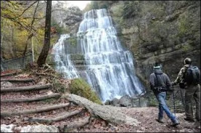 J'ai également suivi le Hérisson et admirer ses cascades !
Dans quel département peut-on faire cette charmante promenade ?