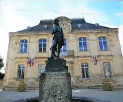 Brienne-le-Château se trouve au sein du parc naturel régional de la forêt d'Orient, dans le Sud de la Champagne.
Napoléon Bonaparte a été élève à l'école militaire de cette commune de...