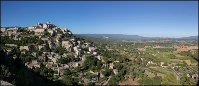 Et pour finir notre magnifique escapade, nous nous rendons désormais à Gordes, en Provence. Ce très joli village est situé dans le département du Vaucluse. Une commune très remarquable. C'est l'un des sites les plus visités de son département (voire même de sa région !). Il est situé dans le parc naturel régional...