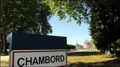 En parlant de sa population, comment s'appellent les habitants de Chambord ?