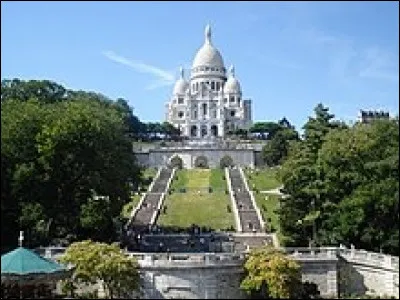 Dans quel quartier de Paris se trouve la basilique du Sacr&eacute;-Cœur ?