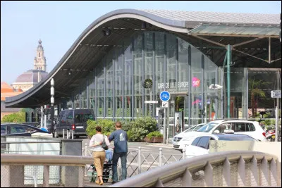 C'est une gare du nord de la France, gare où arrivent les TGV.