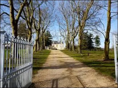 Les grilles nous sont grandes ouvertes, afin de partir &agrave; la d&eacute;couverte du ch&acirc;teau des Forges. Commune n&eacute;o-aquitaine, dans l'arrondissement de Parthenay, elle se situe dans le d&eacute;partement ...