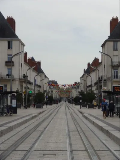 Enfin, saurez-vous me dire où trouver cette rue Nationale ?