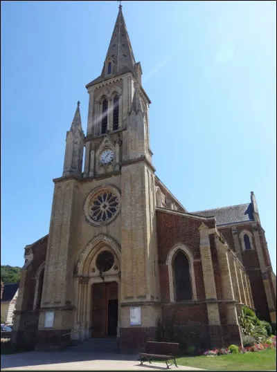 Dans quelle ville située en Normandie pouvez-vous retrouver cette église ?