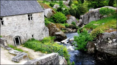 Tout cela ne nous renseigne que peu sur le nom de ce gros village (1 530 hab.) : lisez donc l'initiale de chaque question (de 1 à 10) et vous saurez !