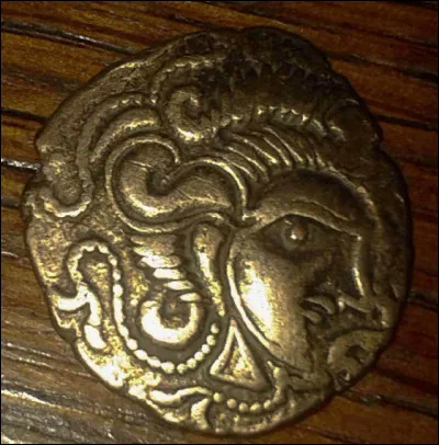 Un peuple de Celtes vivaient ici depuis au moins 5 siècles, ainsi que le décrit le navigateur grec Pythéas qui les nomme "Ceux-du-bout-du-monde", soit le peuple des ...