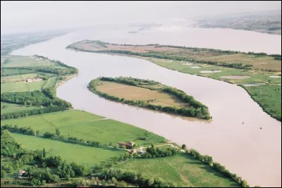 Quels sont les 2 fleuves qui forment l'estuaire de la Gironde ?