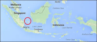 Comment se nomme le détroit entre l'île de Sumatra et l'île de Bornéo en Indonésie ?