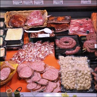 Quelle charcuterie, appel&eacute;e morcilla dans les pays hispaniques, aurait &eacute;t&eacute; invent&eacute;e par un cuisinier de la Gr&egrave;ce antique nomm&eacute; Aphtonite, ce qui en ferait l'une des charcuteries les plus anciennes ?