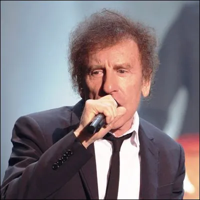 Dans quelle chanson Alain Souchon marche-t-il tout seul le long de la ligne de chemin de fer ?