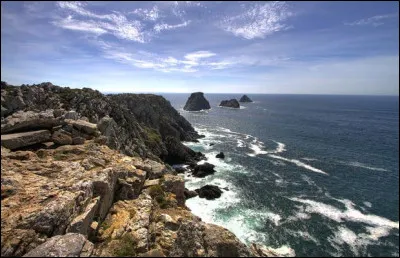 Cette belle photo est prise à la pointe de Pen Hir. Savez-vous dans quel département nous trouvons-nous ?