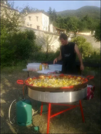 Autre rituel : la fête annuelle du village. Quand il y en a pour 176 habitants, il y en donc pour ...