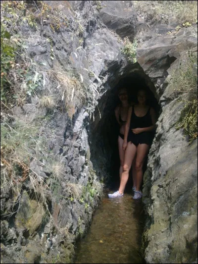 Il y a aussi ce petit ruisselet qui court dans la montagne juste au dessus du village et qui en fait exactement le tour ! Mais à quoi sert-il, au juste ?